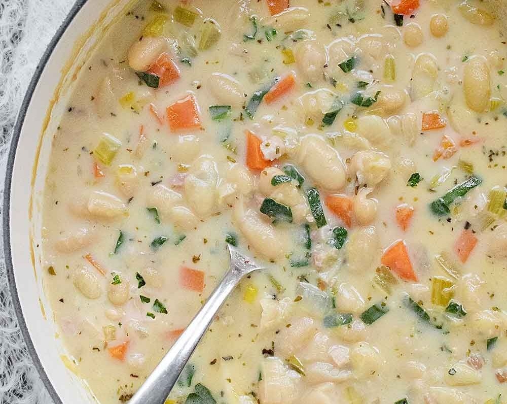 Quick Vegan Tuscan White Bean and Spinach Soup overview